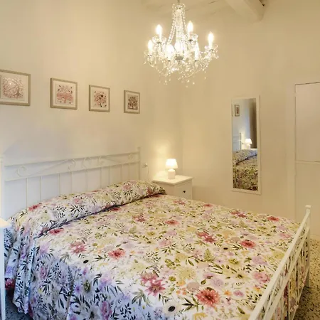 Vakantiehuis Gorgeous In Palazzetto Nese Vicolo Rancolfo